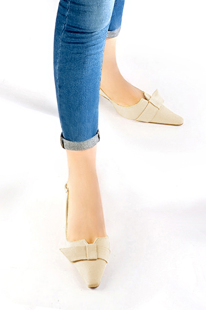 Women's egg shell beige elegant slingback heels, with a bow on the front. Tapered toe. Medium spool heels - Top view